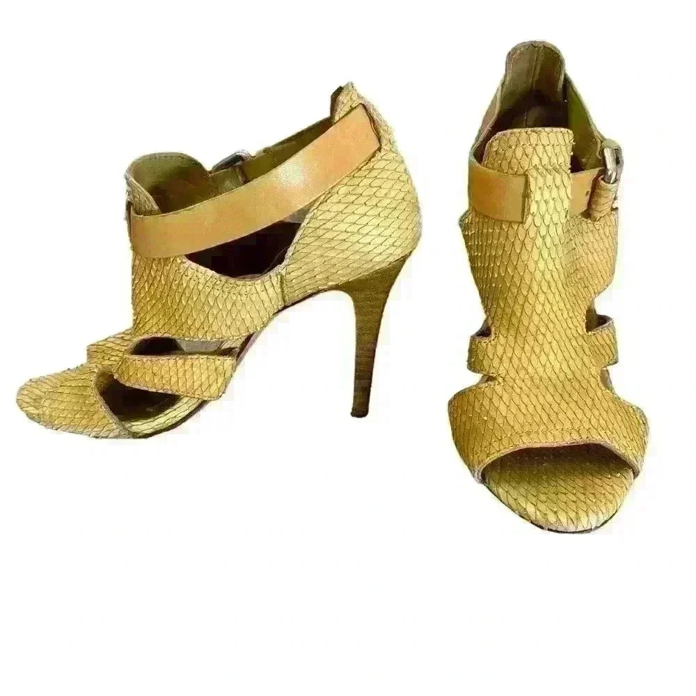 Revolve BCBGMaxAzria Snakeskin Cutout 3.5” Wood Heel Sandal Shoe. Size 37 - 6.5